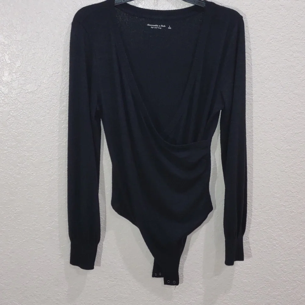 ABERCROMBIE & FITCH TOP. - Picture 3 of 11